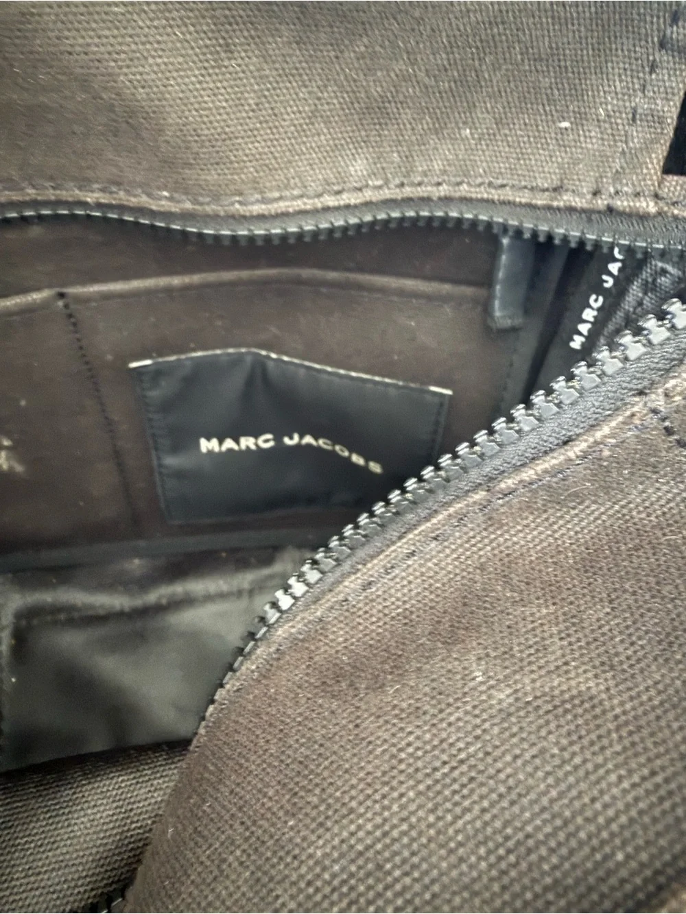 Marc Jacobs The Tote Bag in Black with White Logo - Picture 6 of 11